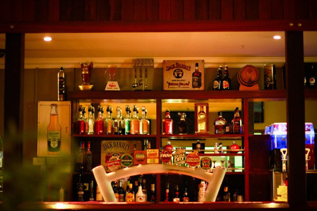 ravenswoodhotel-pub-wa-accommodation-bar