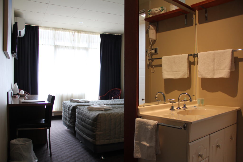 Marion-Hotel-Adelaide-accomodation-king-room-ensuite