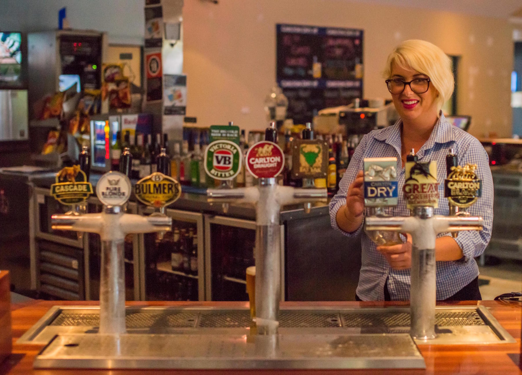 Settlers-inn-port-macquarie-nsw-pub-hotel-accommodation-bar