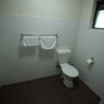 Settlers-inn-port-macquarie-nsw-pub-hotel-accommodation-bathroom