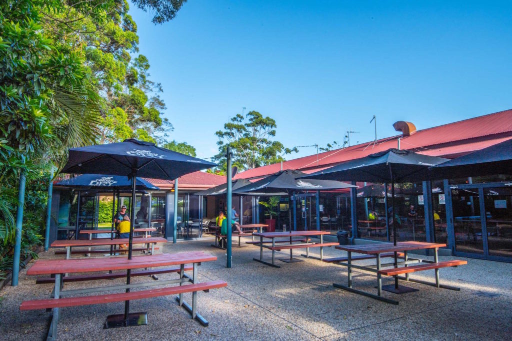 Settlers-inn-port-macquarie-nsw-pub-hotel-accommodation-exterior