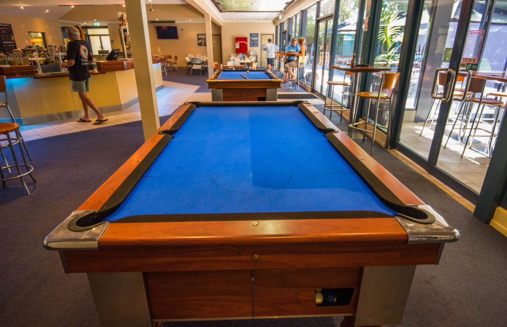 Settlers-inn-port-macquarie-nsw-pub-hotel-accommodation-pool-table