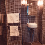 crown-hotel-surry-hills-accommodation-bathroom