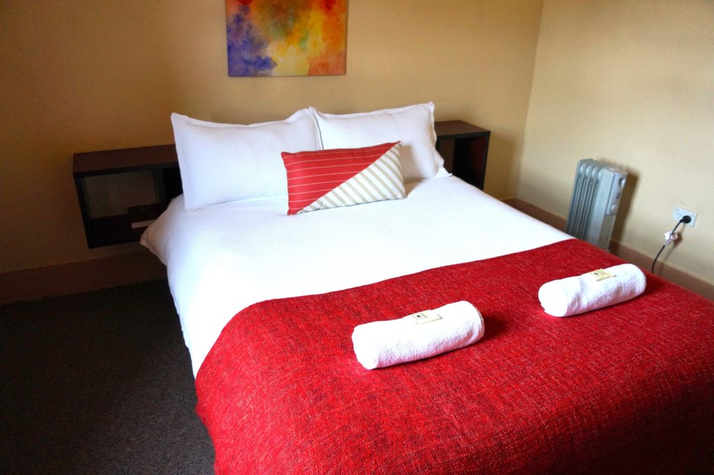 royal-hotel-cooma-pub-accommodation-double-room4
