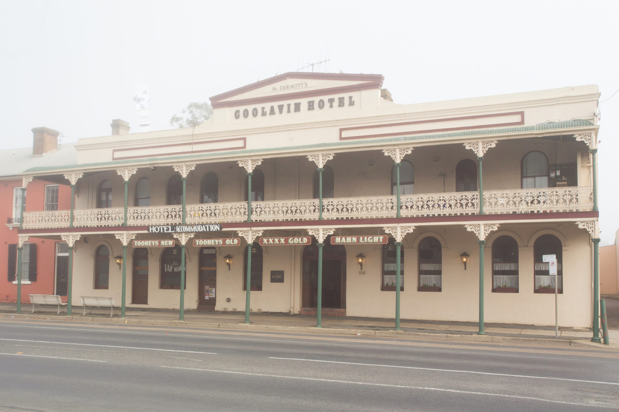 southern-railway-hotel-nsw-goulburn-pub-accommodation-exterior