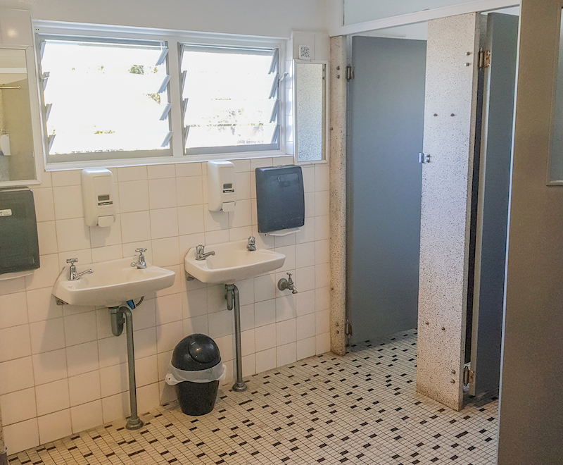 Pier-hotel-coffs-harbour-nsw-accommodation-shared-bathroom