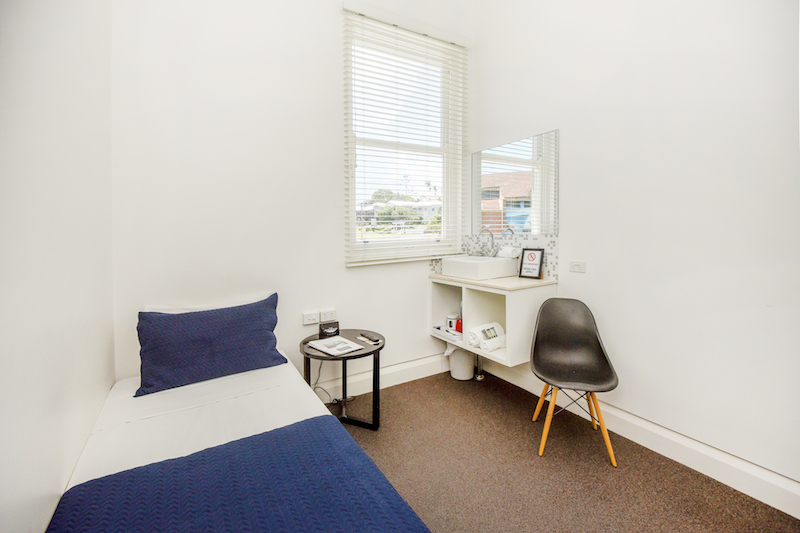 Pier-hotel-coffs-harbour-nsw-accommodation-single-room-shared-bathroom