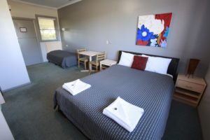 tea-gardens-hotel-nsw-pub-accommodation-queen-single-room1 copy