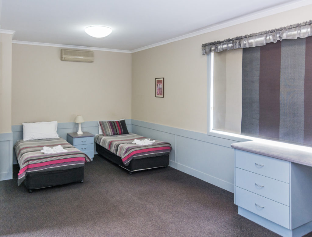 merimbula-lakeview-hotel-nsw-pub-accommodation-superior-family-room7 copy