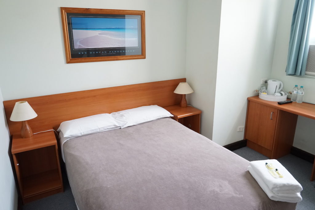 hurstville-ritz-hotel-motel-nsw-pub-accommodation-double-room-shared-bathroom11