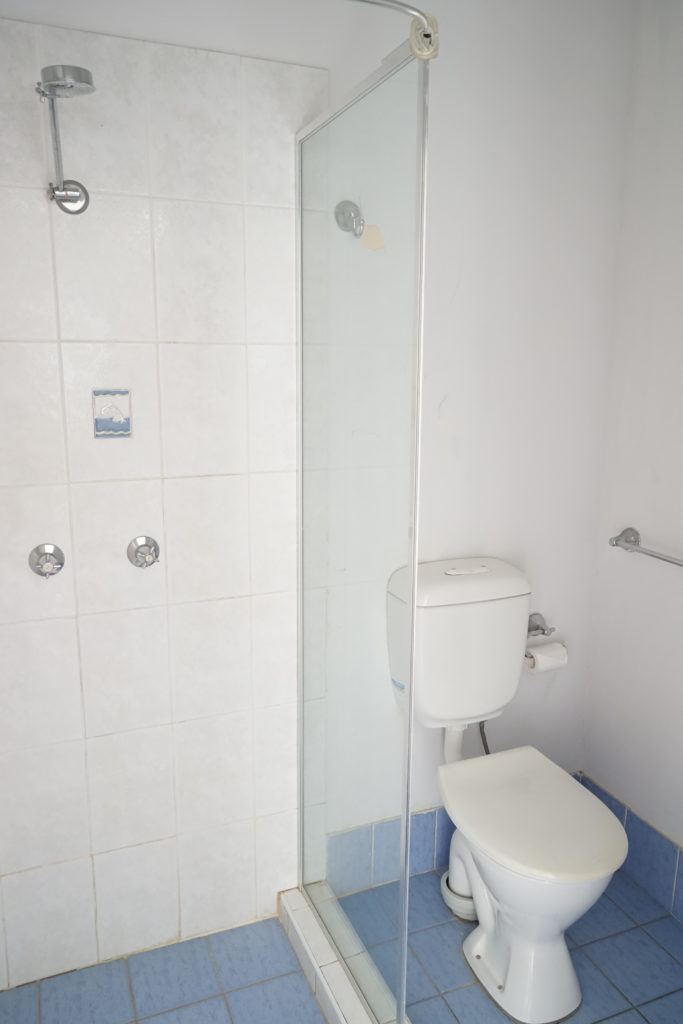 hurstville-ritz-hotel-motel-nsw-pub-accommodation-triple-room-shared-bathroom18