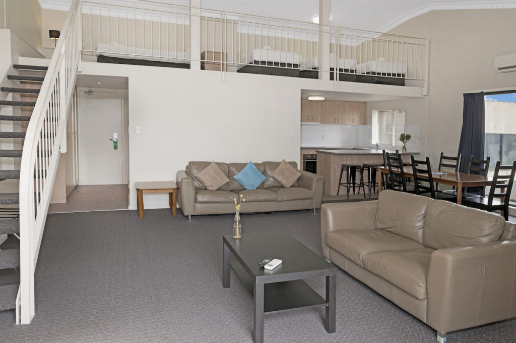 banjo-paterson-inn-Jindabyne-nsw-pub-accommodation-lakeview-apartment