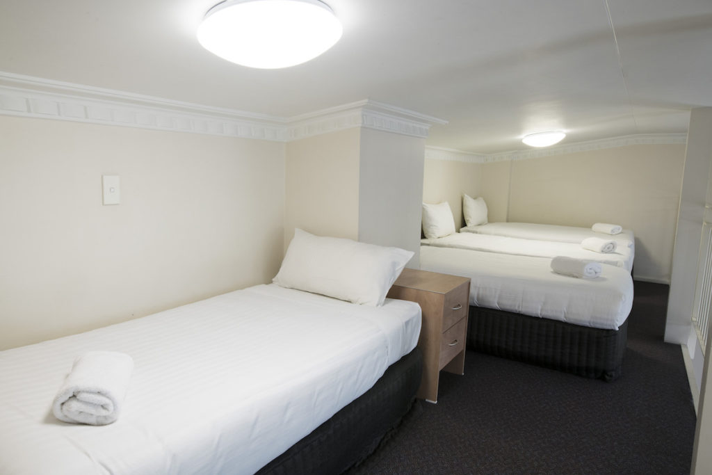 banjo-paterson-inn-Jindabyne-nsw-pub-accommodation-lakeview-apartment