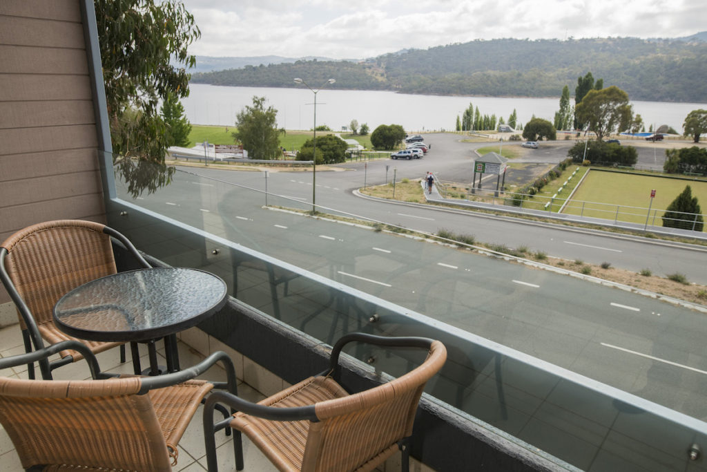 banjo-paterson-inn-Jindabyne-nsw-pub-accommodation-lakeview-apartment