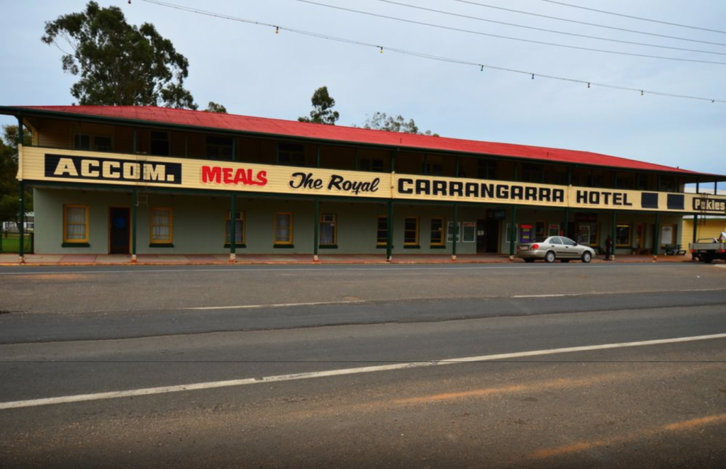 Royal-hotel-carrangarra-tambo-qld-pub-accommodation-exterior1