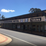 Royal-hotel-carrangarra-tambo-qld-pub-accommodation-exterior2