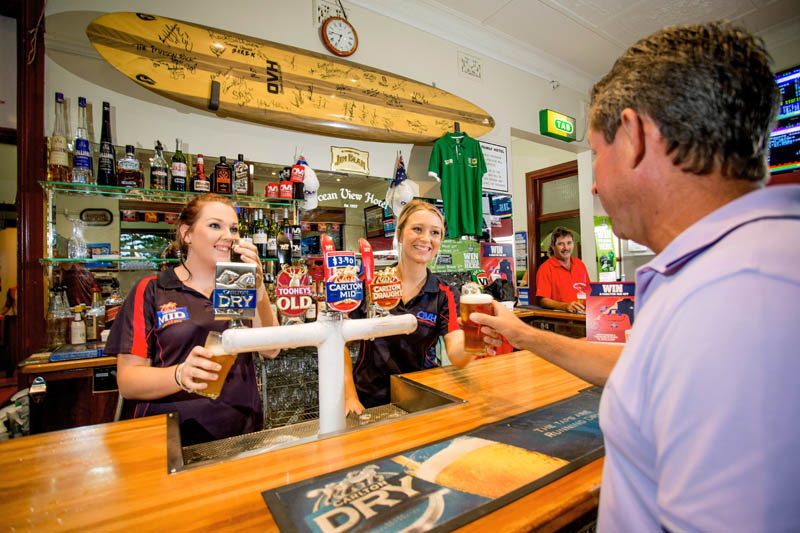 the-ocean-view-hotel-urunga-bar