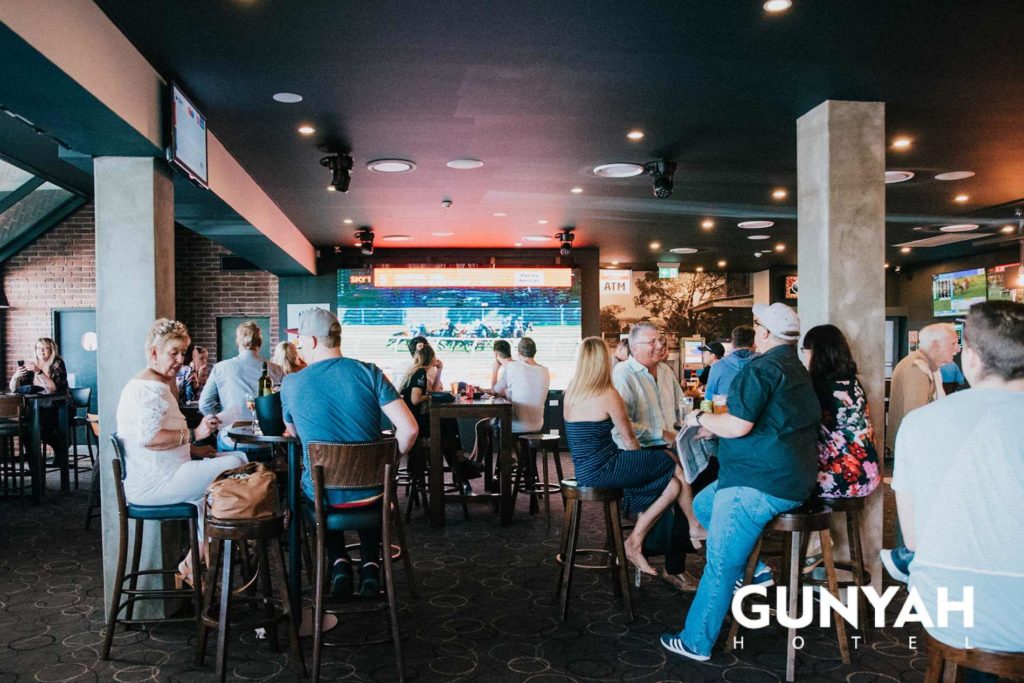 gunyah-hotel-belmont-nsw-pub-accommodation-bar2 copy