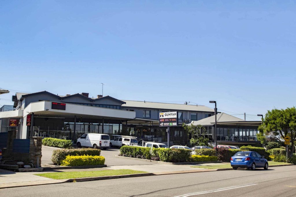 gunyah-hotel-belmont-nsw-pub-accommodation-exterior1 copy