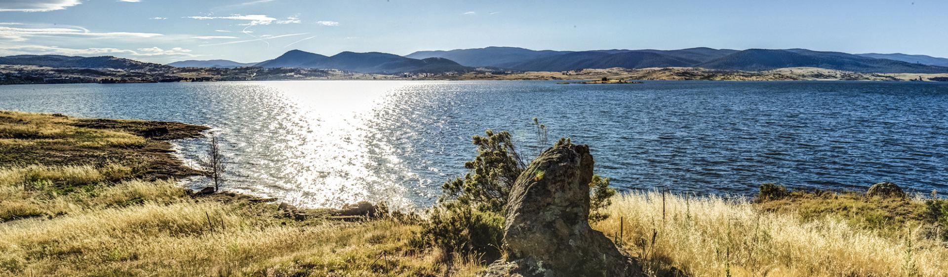 Sunlit-Lake-Jindabyne-Image-DNSW