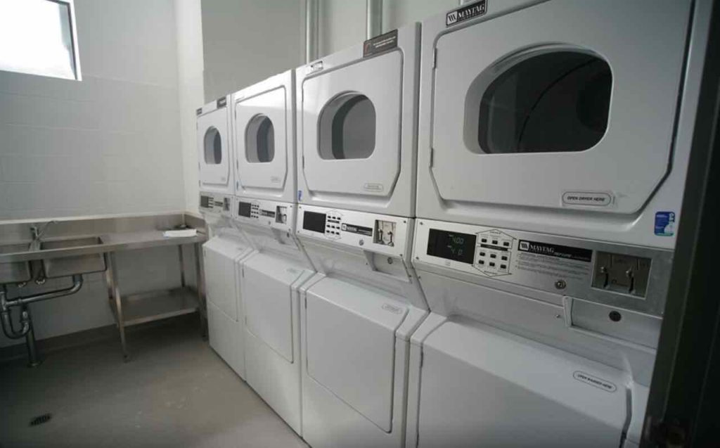 coolangatta-sands-hotel-qld-pub-accommodation-laundry copy