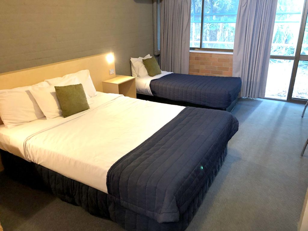 bribie-island-hotel-bellara-qld-pub-accommodation-queen-single-room3