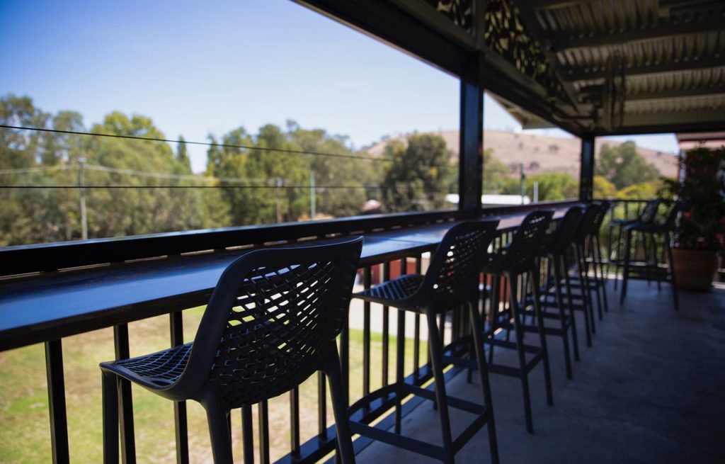 criterion-hotel-gundagai-nsw-pub-accommodation-bar-beer-garden