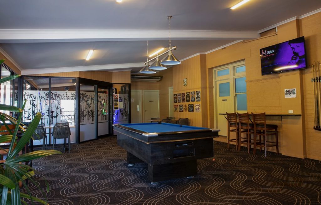 criterion-hotel-gundagai-nsw-pub-accommodation-bar-billiards