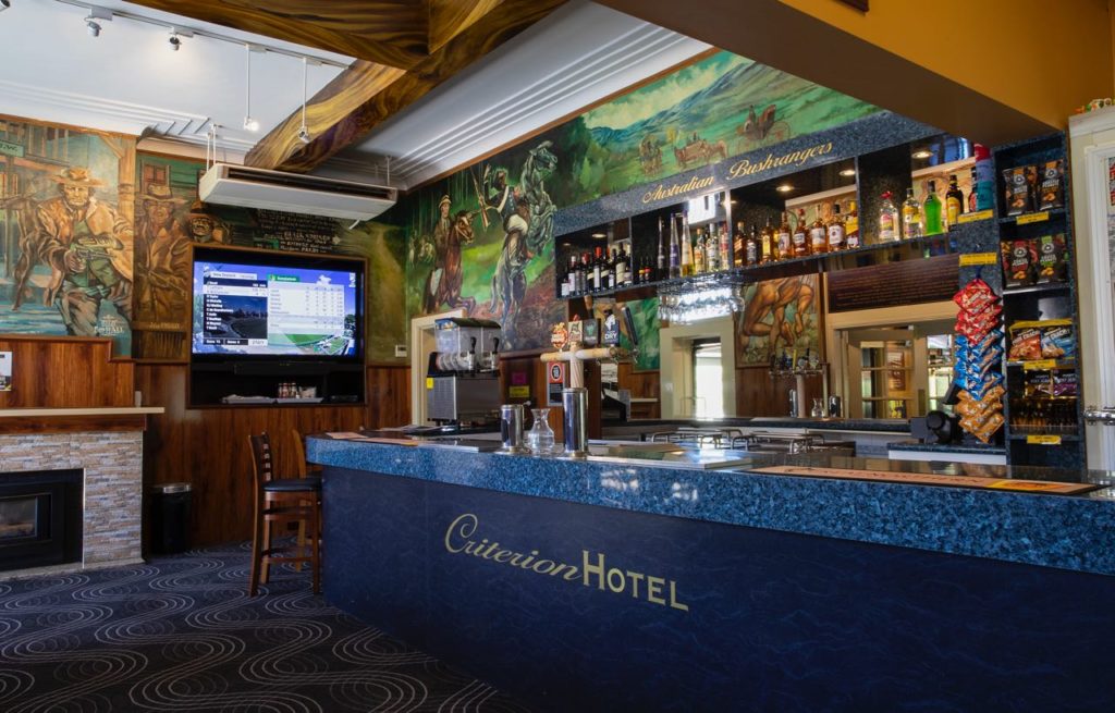 criterion-hotel-gundagai-nsw-pub-accommodation-bar2