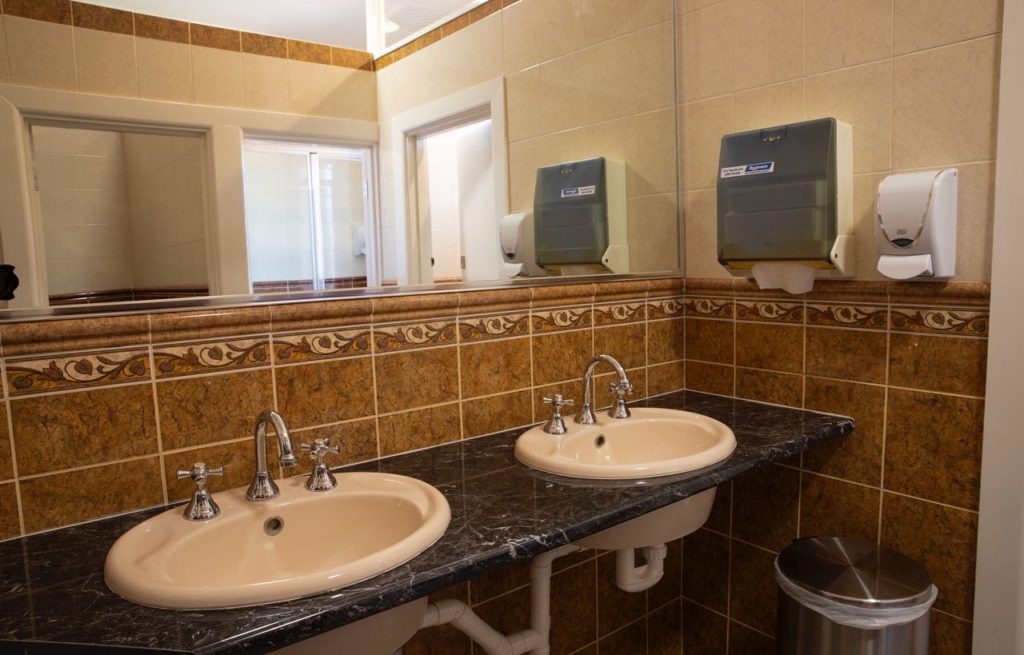 criterion-hotel-gundagai-nsw-pub-accommodation-shared-bathroom