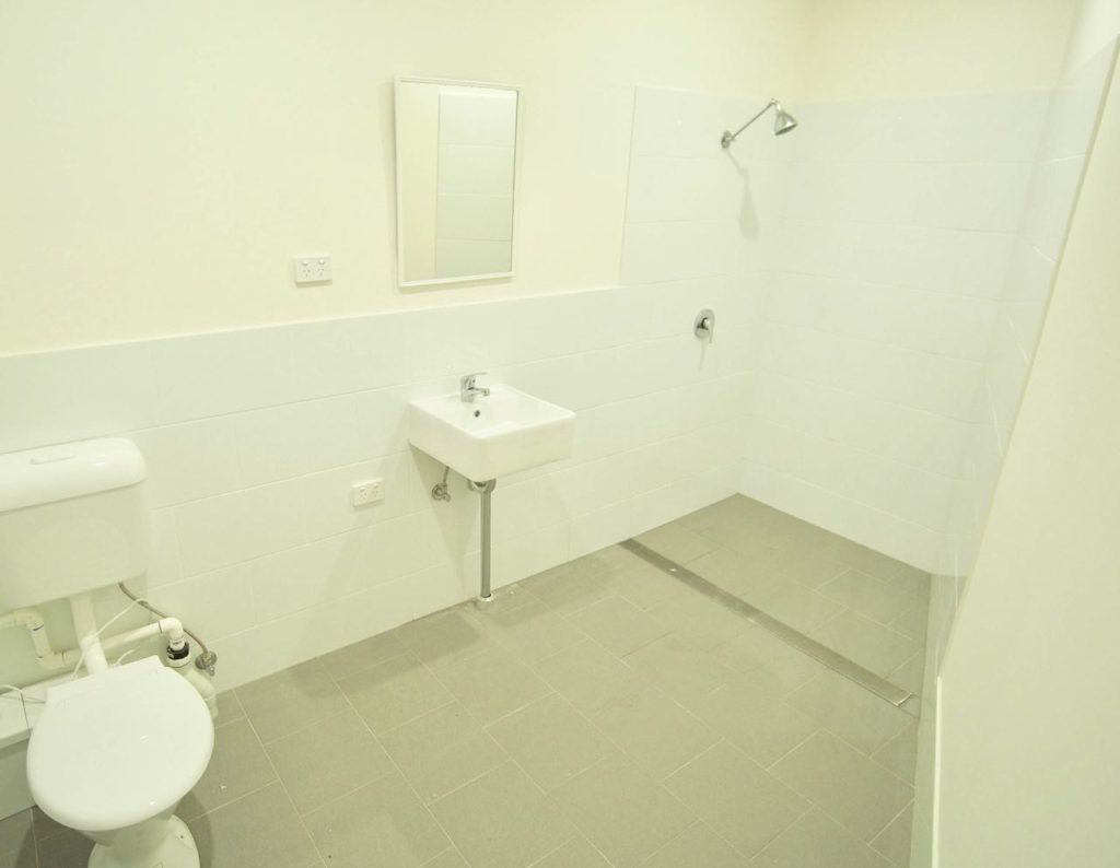 argyle-hotel-moss-vale-nsw-pub-accommodation-shared-bathroom1.jpg